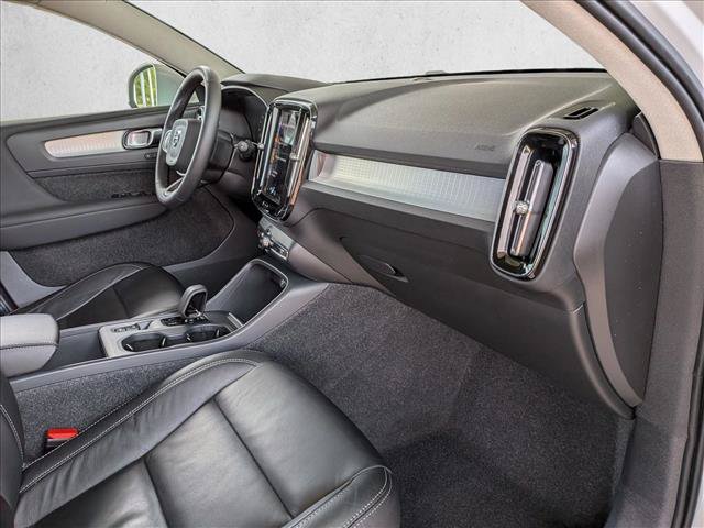 Used 2022 Volvo XC40 T4 Momentum FWD image 19
