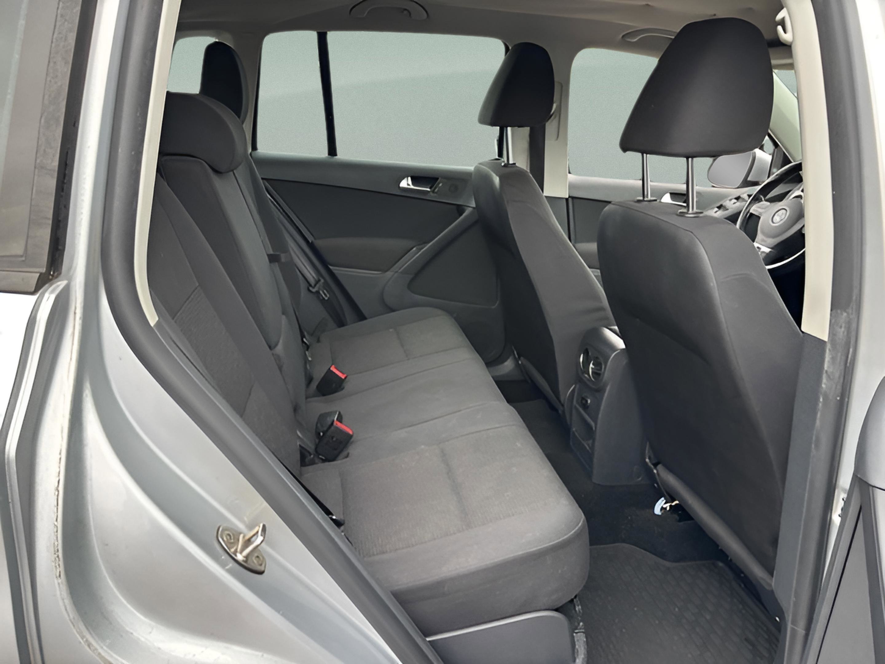 Used 2013 Volkswagen Tiguan S image 13