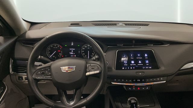 Used 2023 Cadillac XT4 Luxury w/ Cold Weather Package AWD/4WD image 10