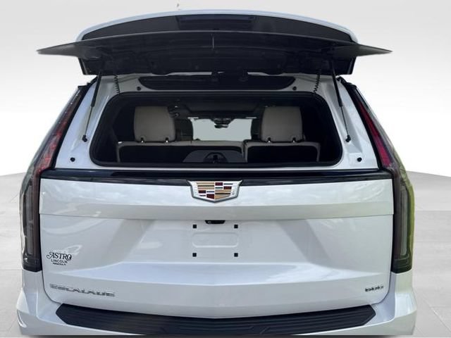 Used 2024 Cadillac Escalade Sport w/ Touring Package RWD image 26