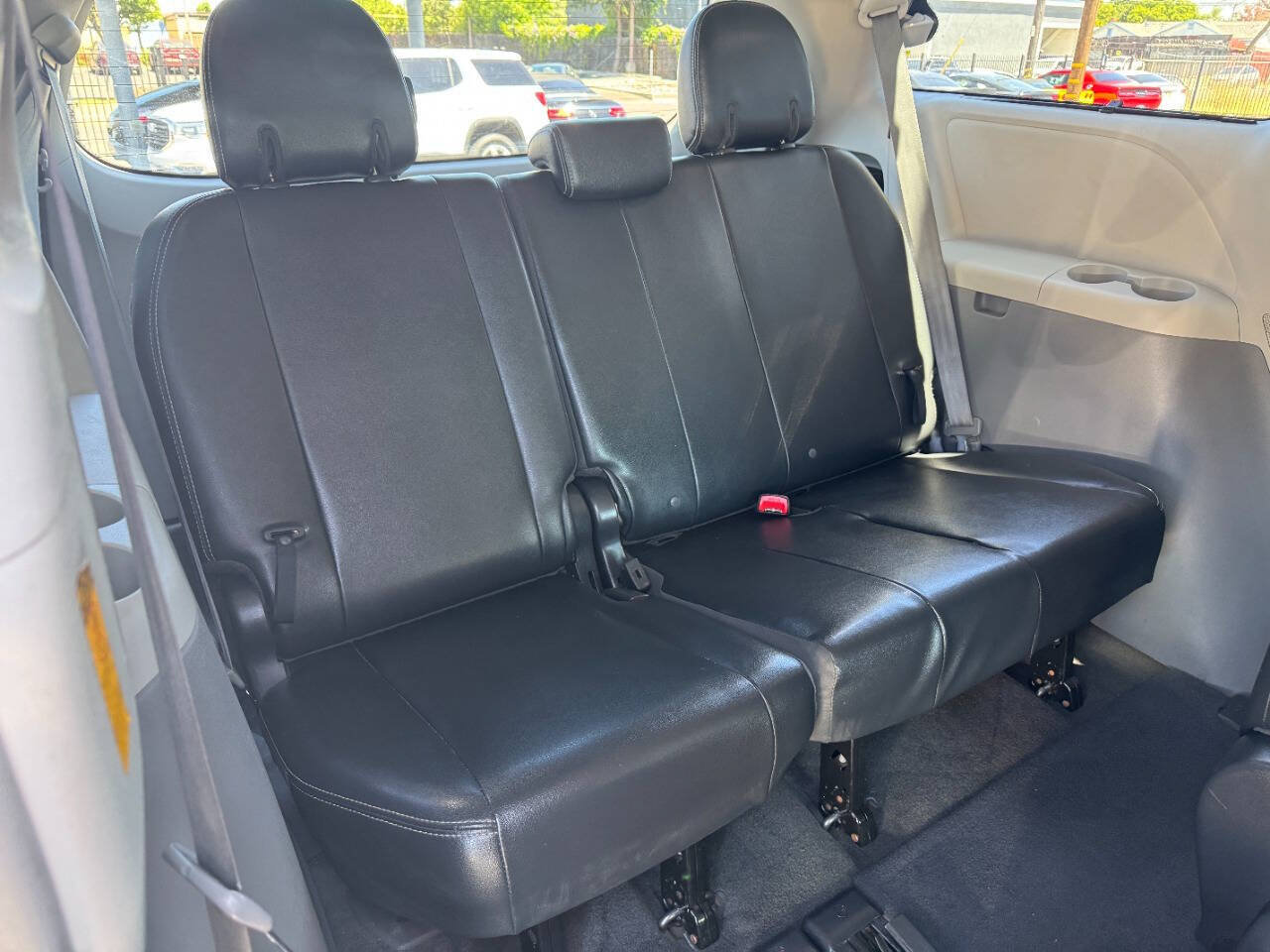 Used 2014 Toyota Sienna SE FWD image 15