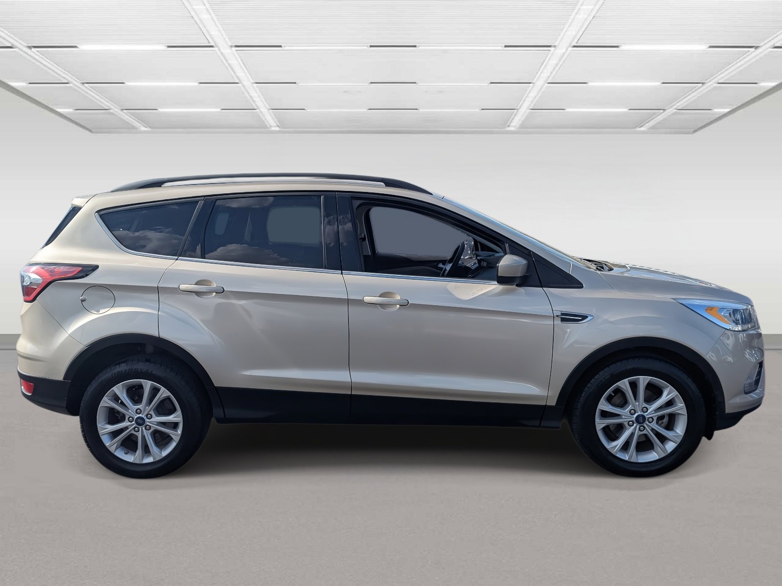 Used 2017 Ford Escape SE w/ Equipment Group 201A image 6