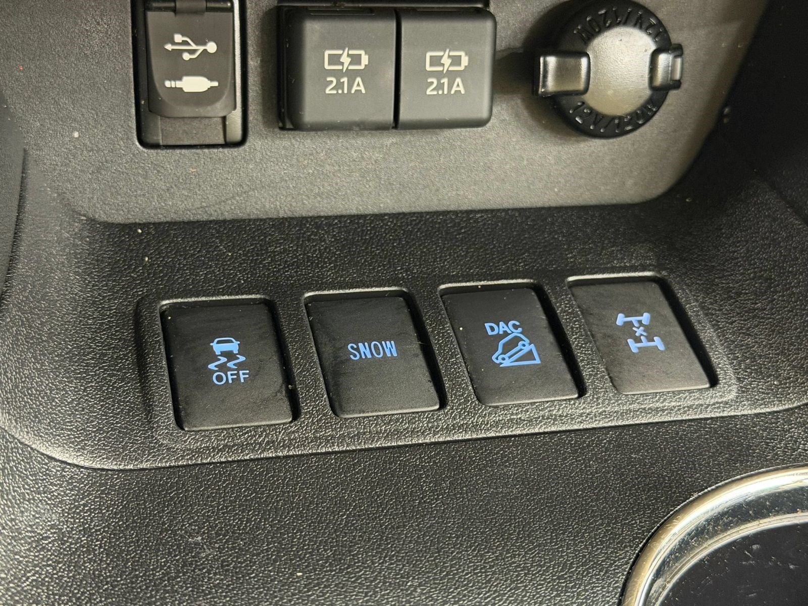 Used 2019 Toyota Highlander XLE AWD/4WD image 17