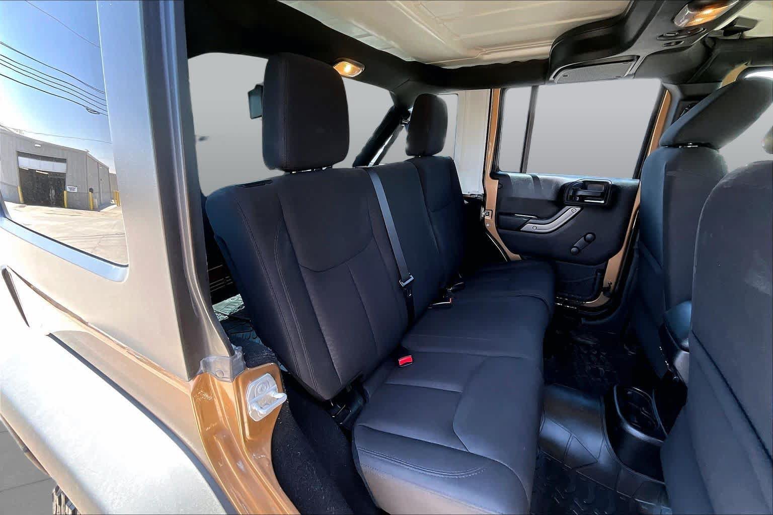 Used 2015 Jeep Wrangler Unlimited Sport w/ Connectivity Group AWD/4WD image 18