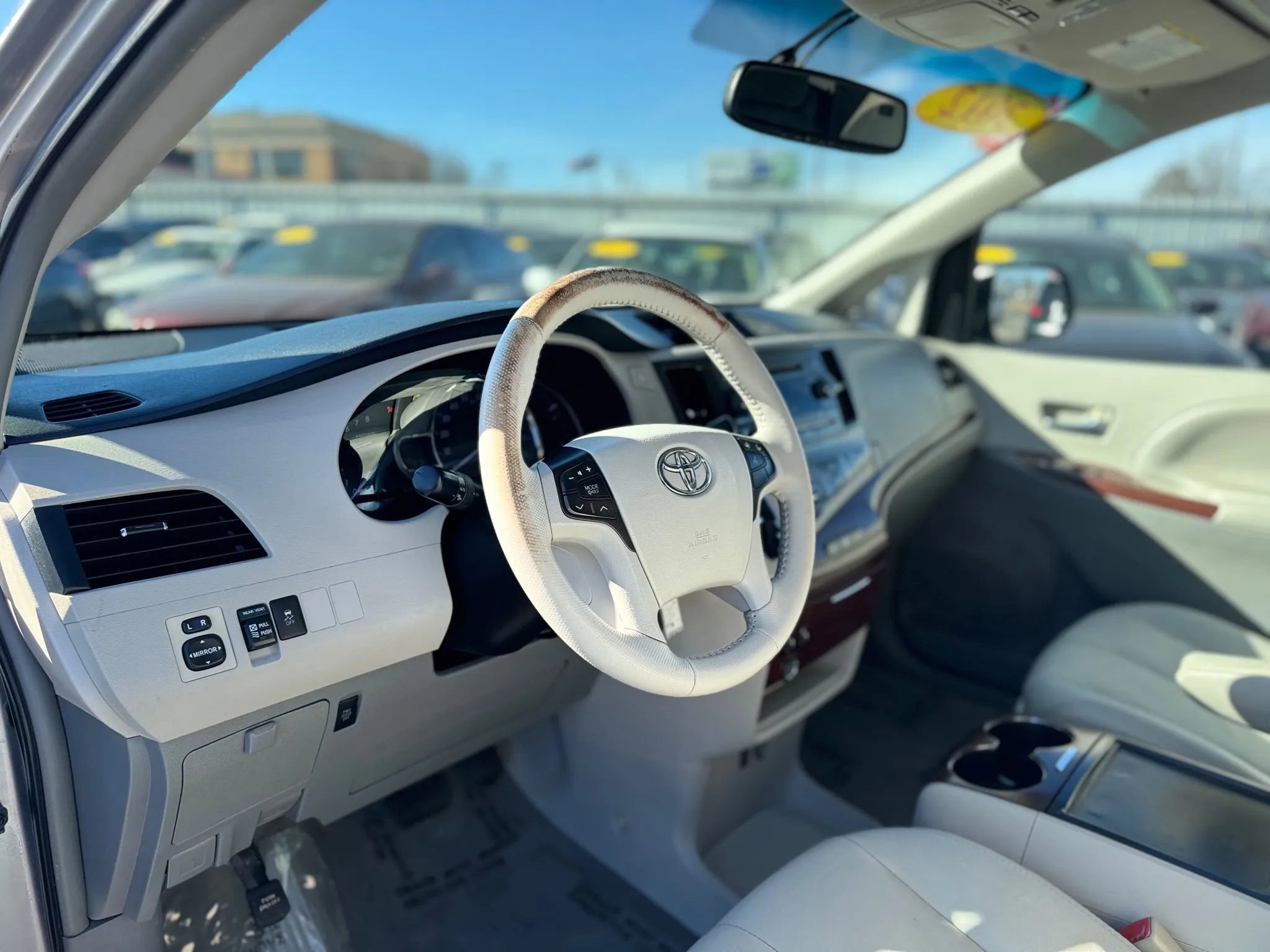 Used 2012 Toyota Sienna XLE image 11