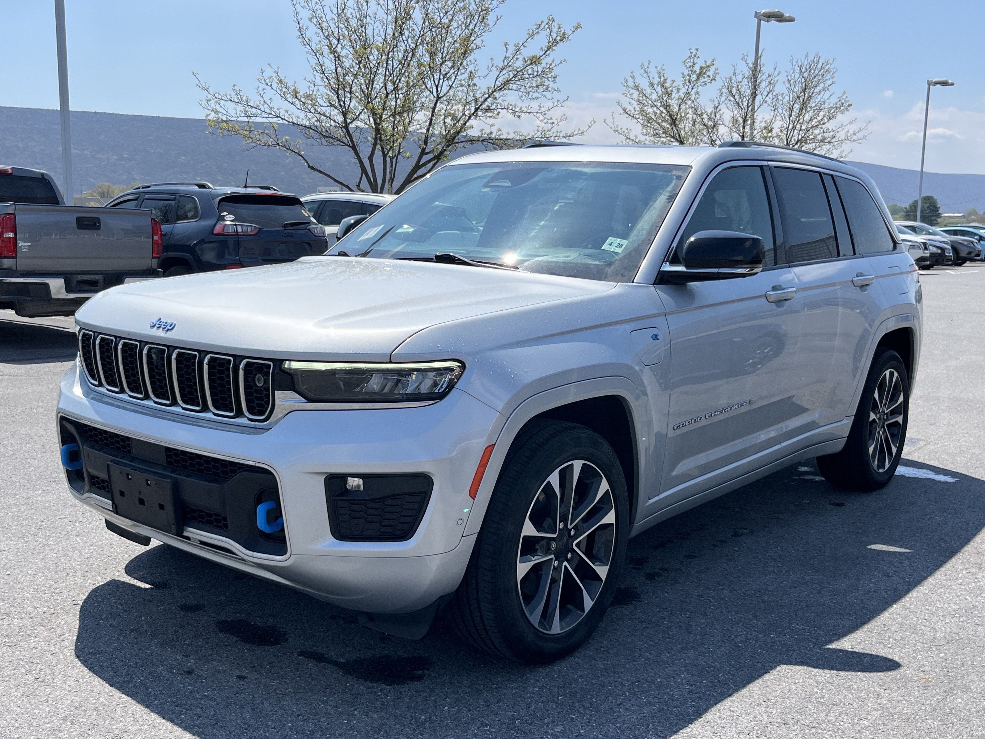 Used 2023 Jeep Grand Cherokee Overland w/ Advanced Protech Group III AWD/4WD image 9