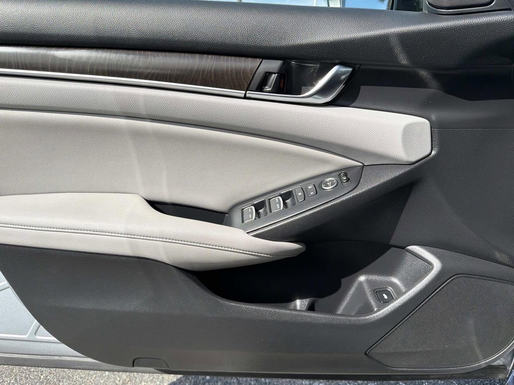 Used 2019 Honda Accord EX image 19