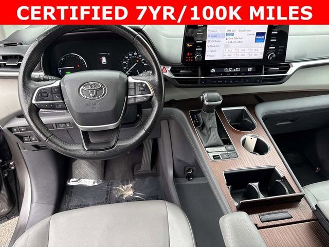 Used 2024 Toyota Sienna XLE image 18