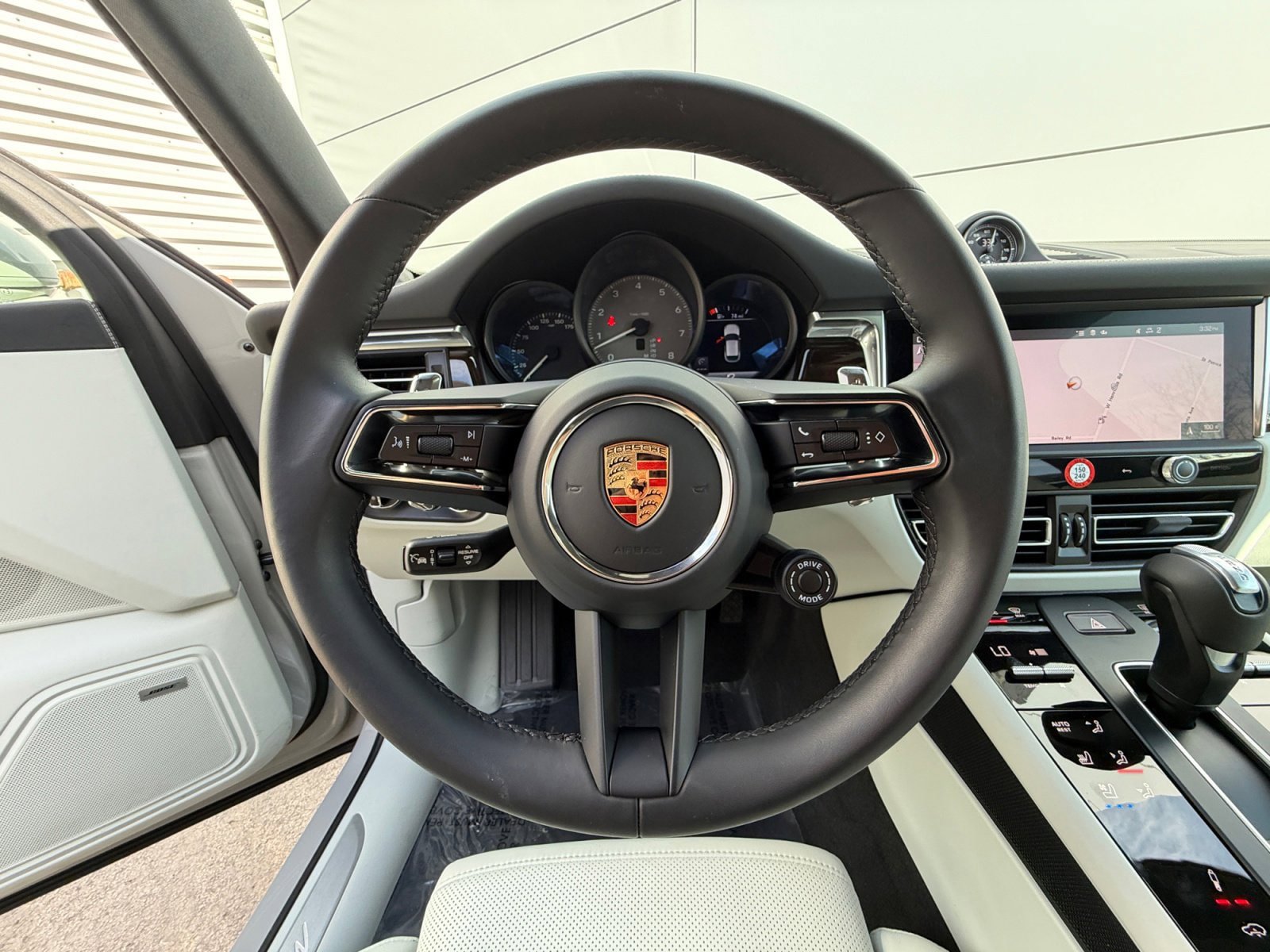 Certified 2025 Porsche Macan S AWD/4WD image 23