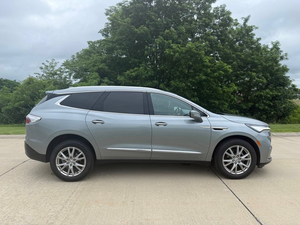 Used 2023 Buick Enclave Essence w/ Experience Buick Package AWD/4WD image 2