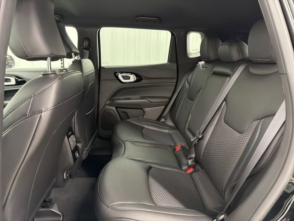 New 2026 Jeep Compass Latitude image 10