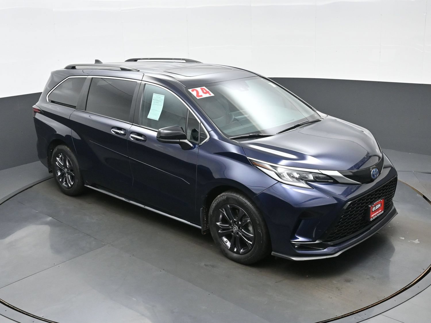 Used 2024 Toyota Sienna XSE AWD/4WD image 36