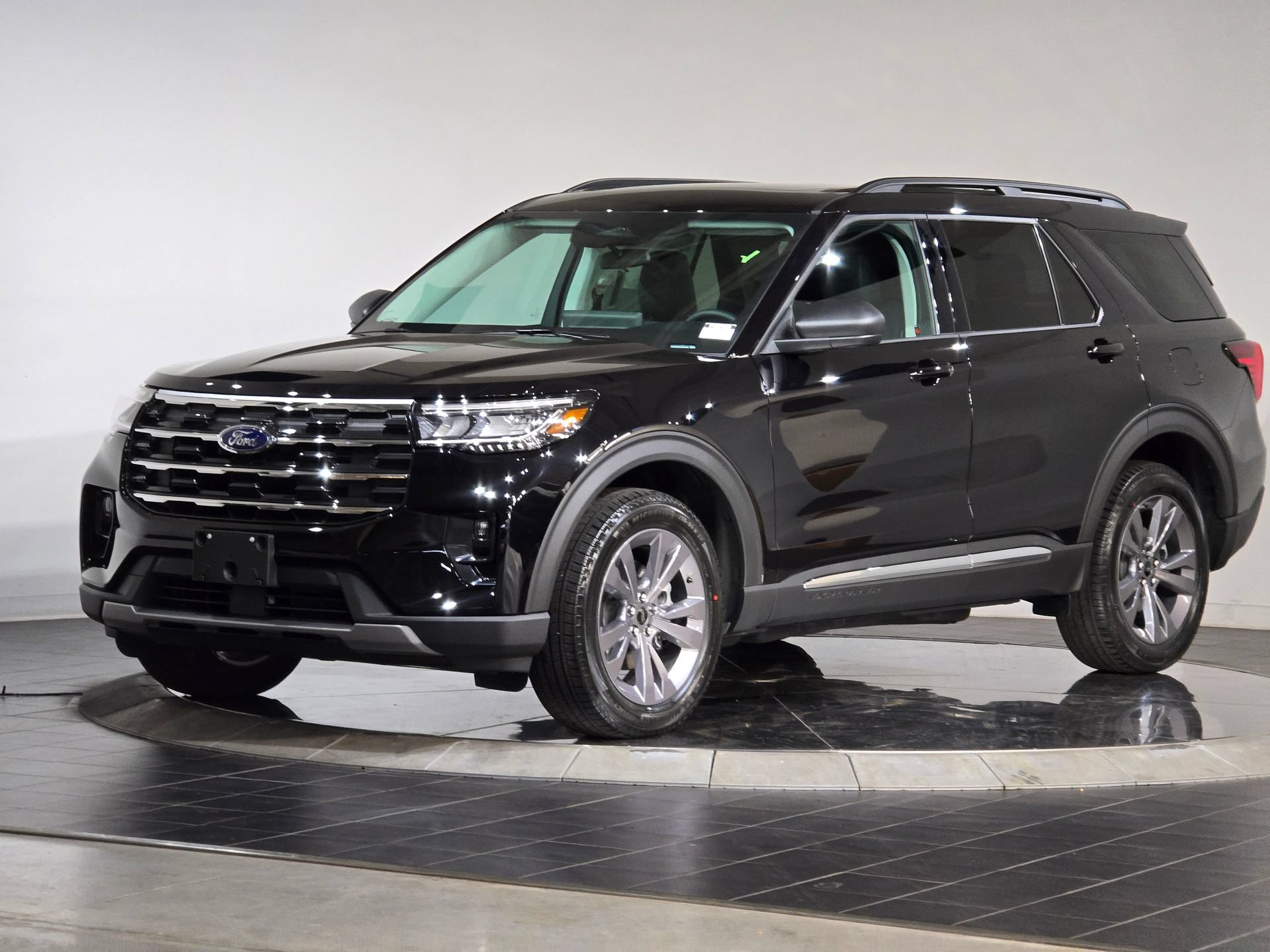 New 2026 Ford Explorer Active w/ Active Comfort Package AWD/4WD image 8