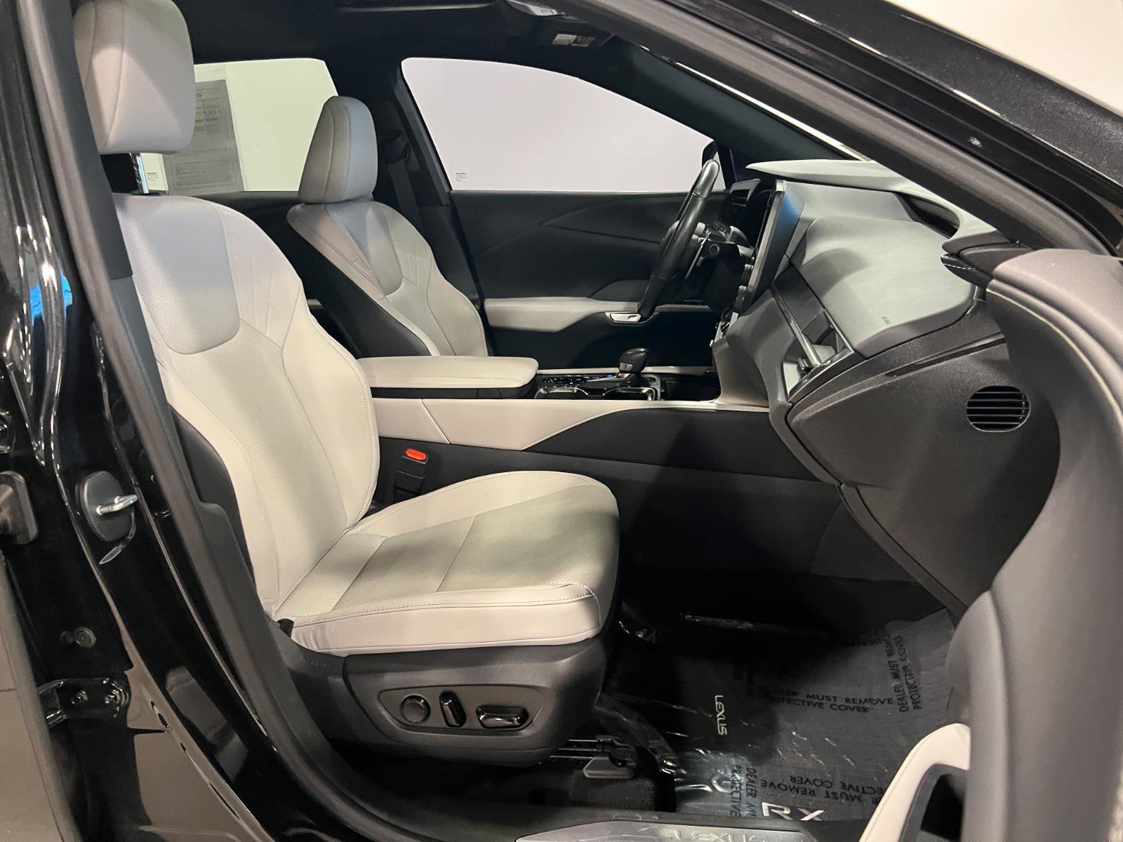 Used 2023 Lexus RX 350h image 39