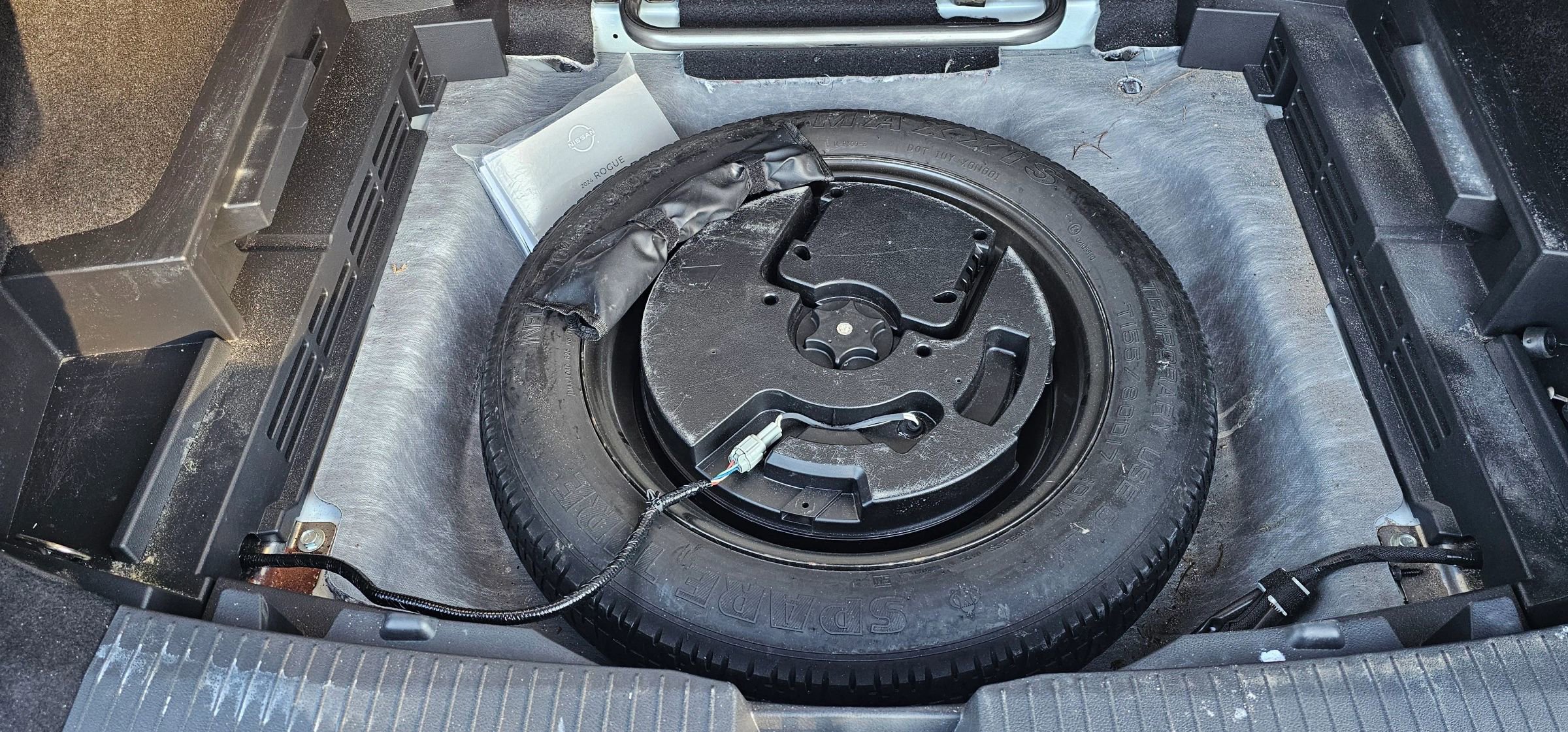 Used 2024 Nissan Rogue SV image 24