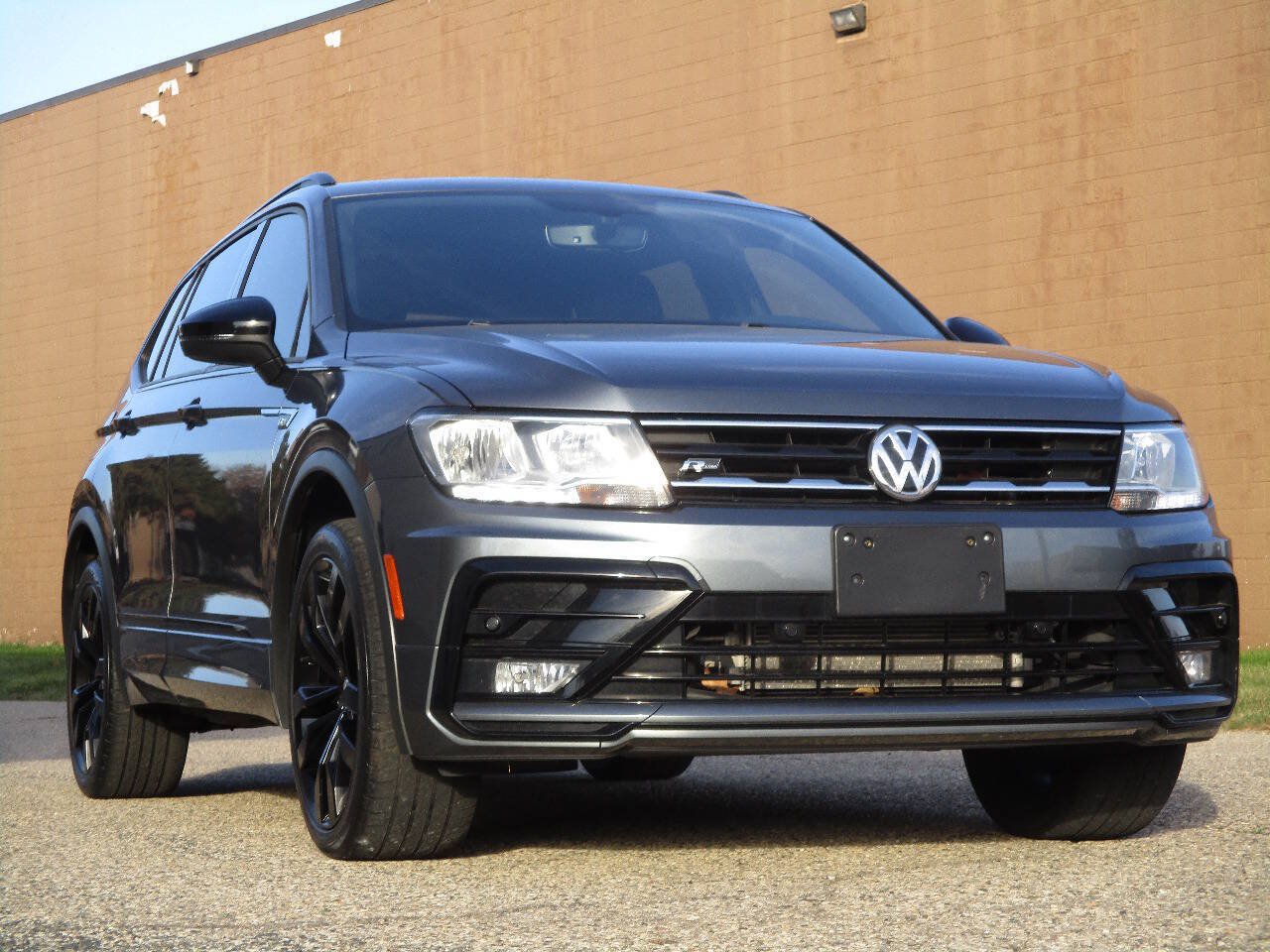Used 2021 Volkswagen Tiguan SE R-Line FWD image 10