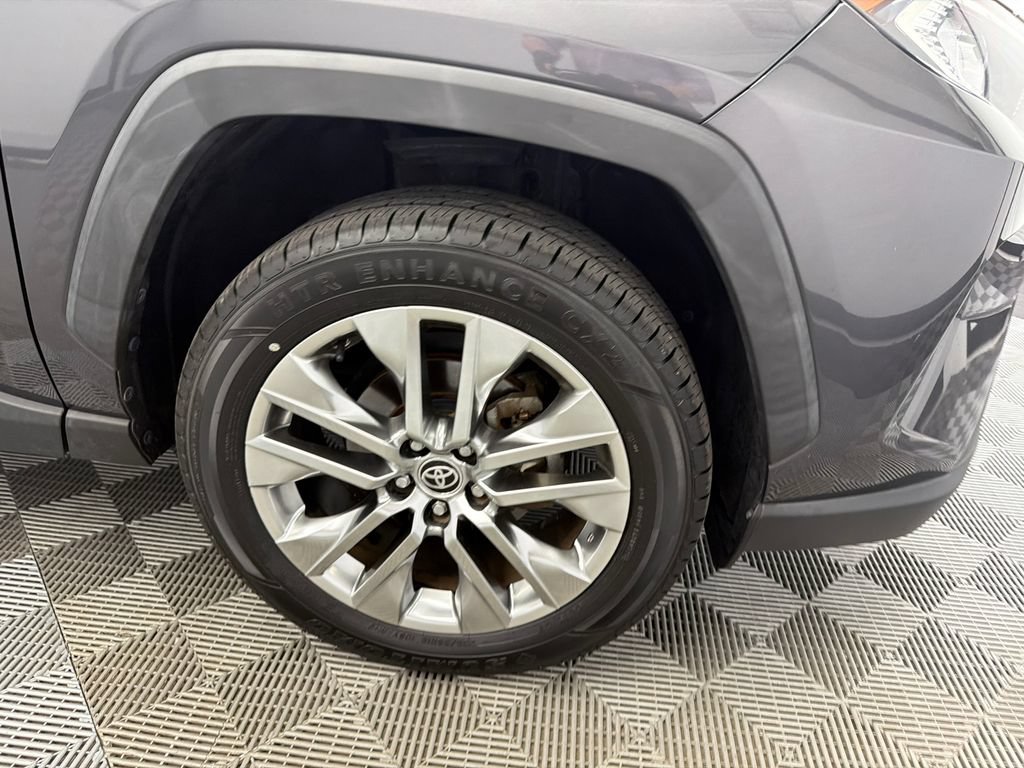 Used 2020 Toyota RAV4 Limited FWD image 14