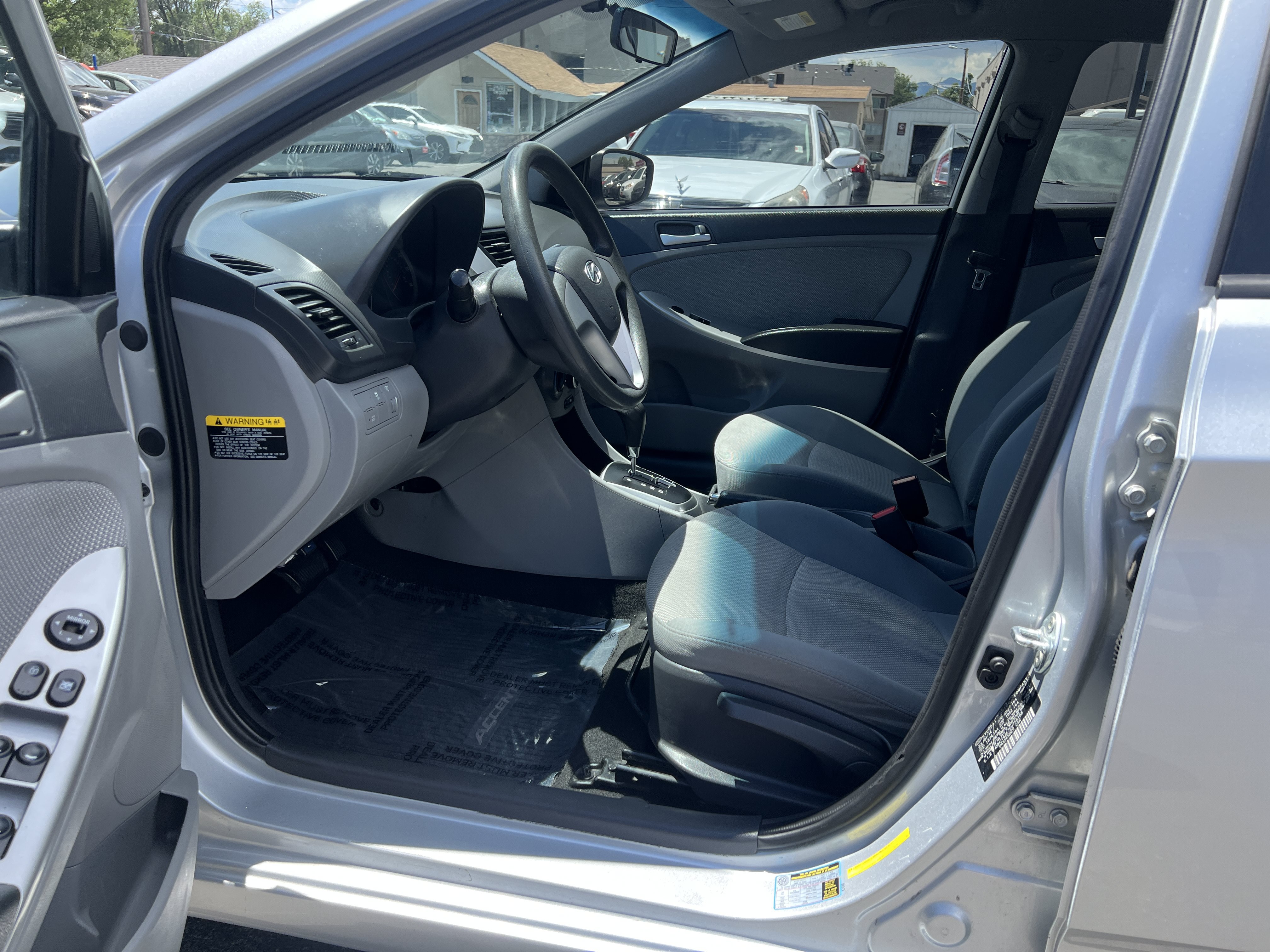 Used 2014 Hyundai Accent GLS FWD image 11