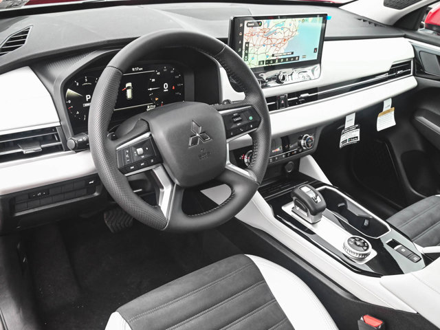 New 2025 Mitsubishi Outlander SE image 13