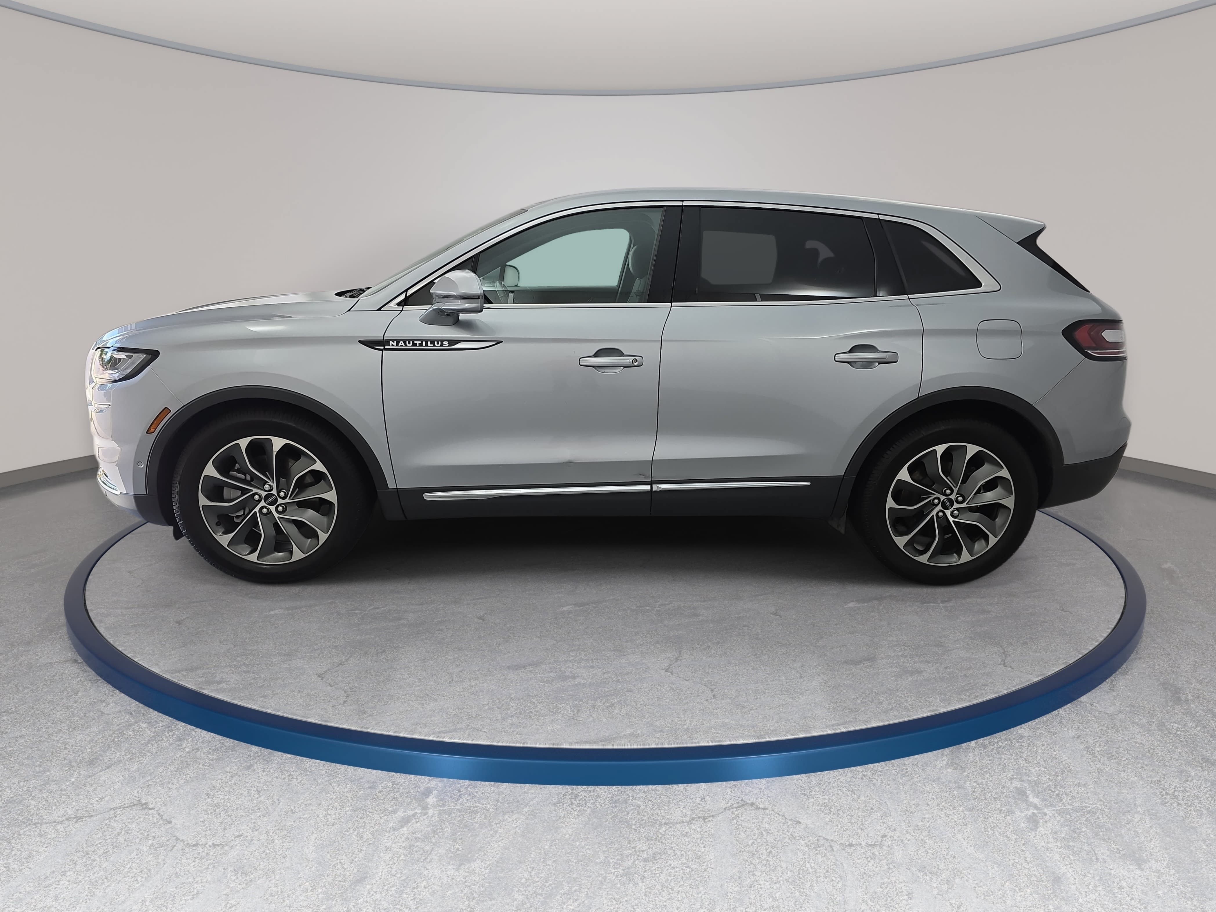 Used 2023 Lincoln Nautilus Reserve w/ Equipment Group 201A AWD/4WD image 8