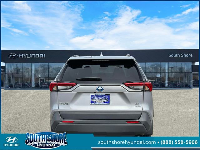 Used 2021 Toyota RAV4 LE image 7