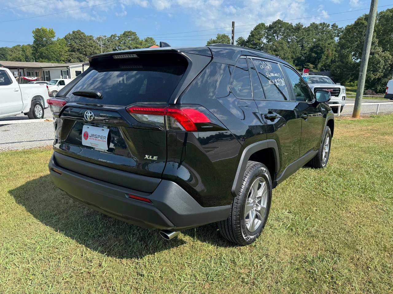Used 2024 Toyota RAV4 XLE FWD image 3