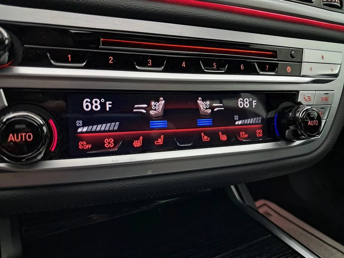 Used 2019 BMW 750i xDrive w/ Executive Package AWD/4WD image 26