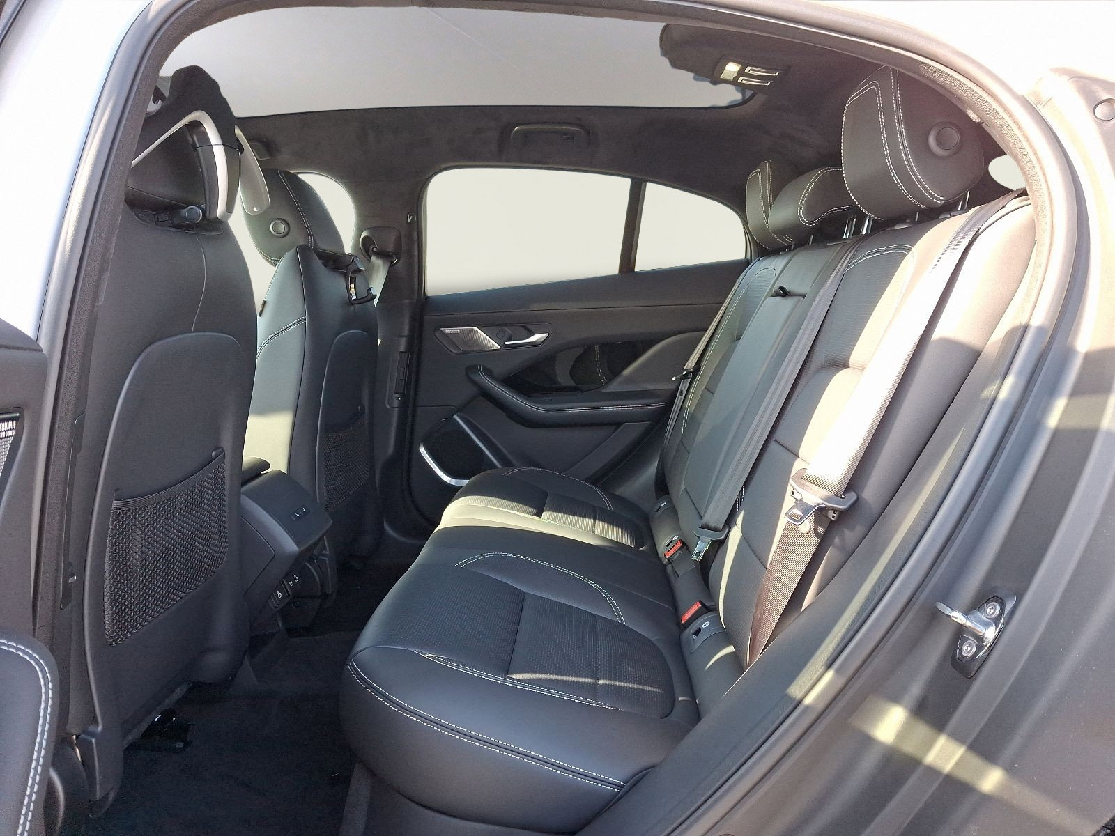 New 2024 Jaguar I-PACE R-Dynamic HSE image 8