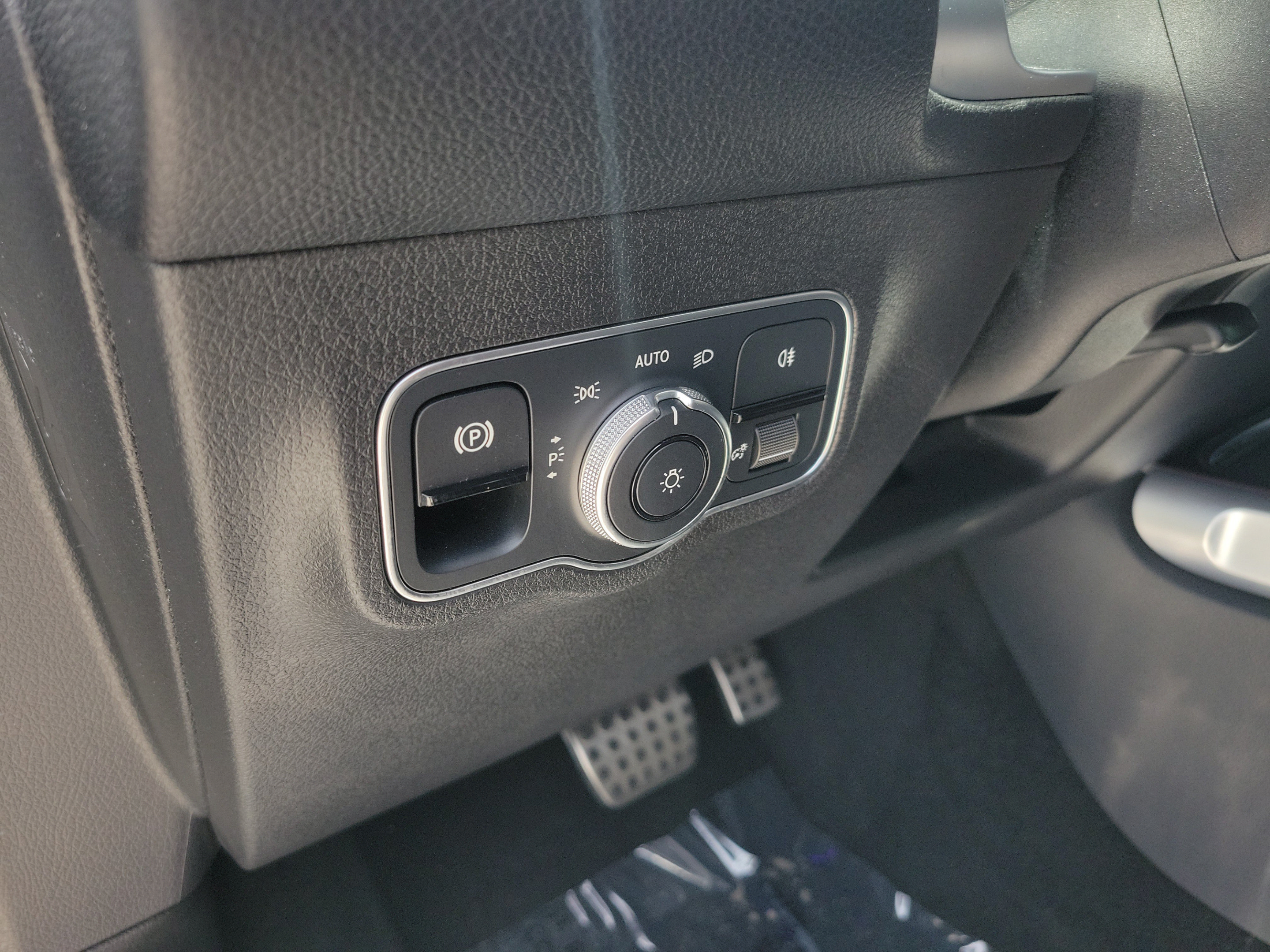 Used 2023 Mercedes-Benz GLB 250 image 20