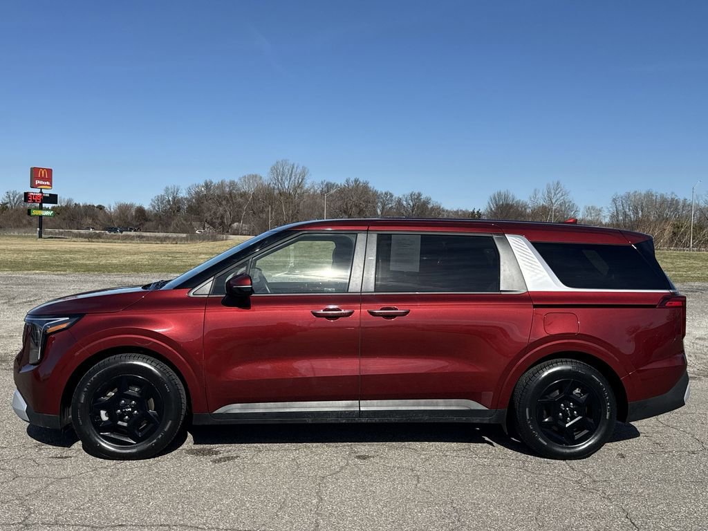 Used 2025 Kia Carnival image 5