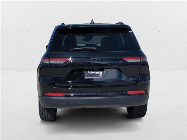 New 2025 Jeep Grand Cherokee Altitude image 8