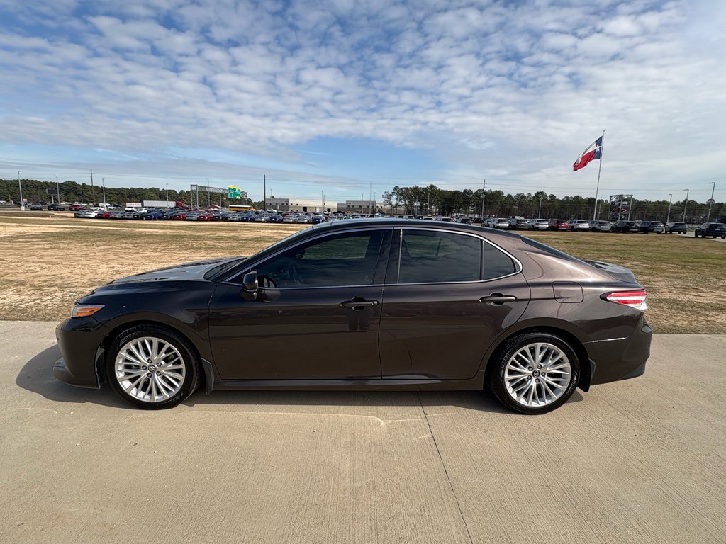 Used 2018 Toyota Camry XLE image 5