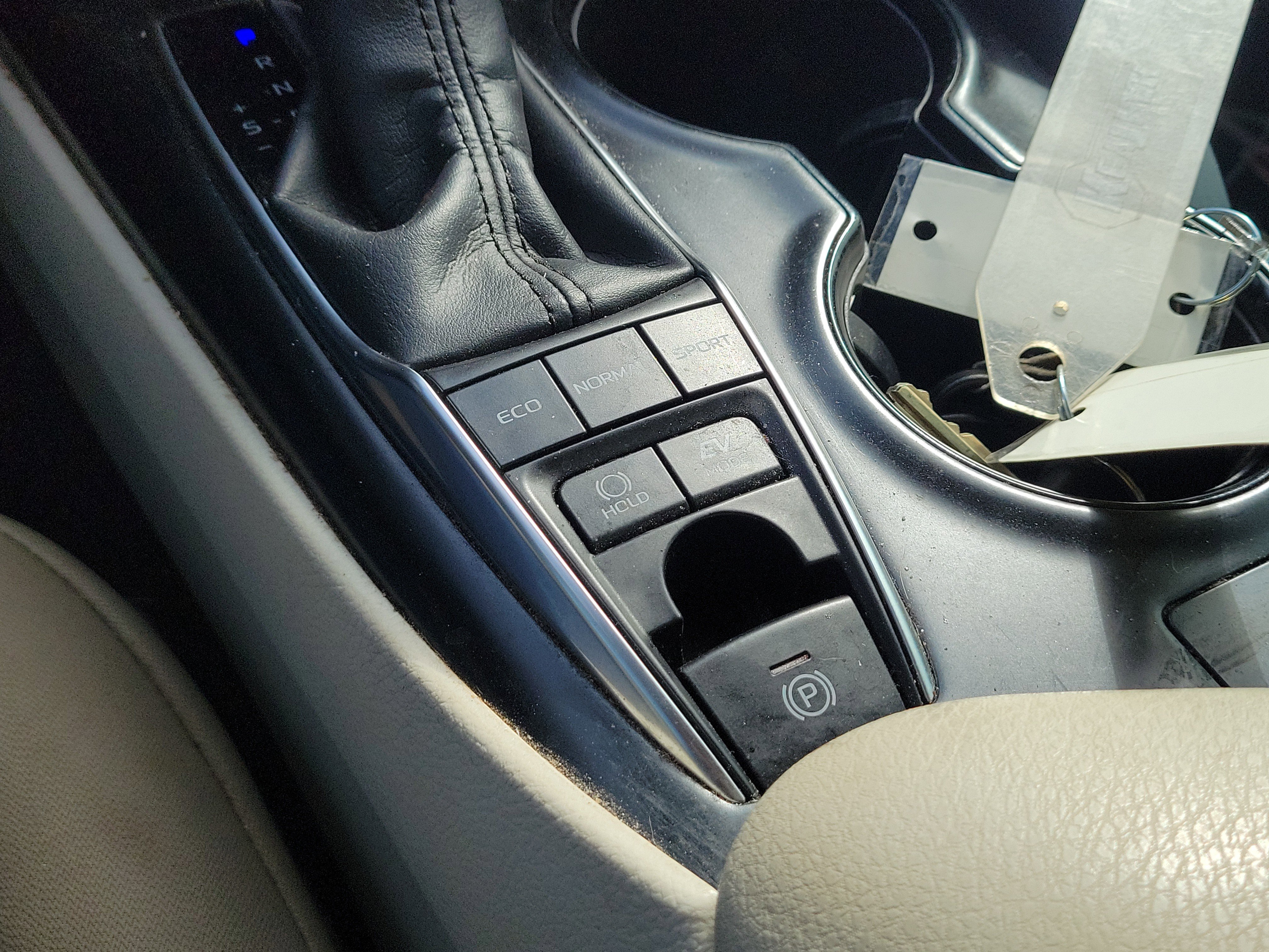 Used 2019 Toyota Camry LE w/ Sunroof Package image 30