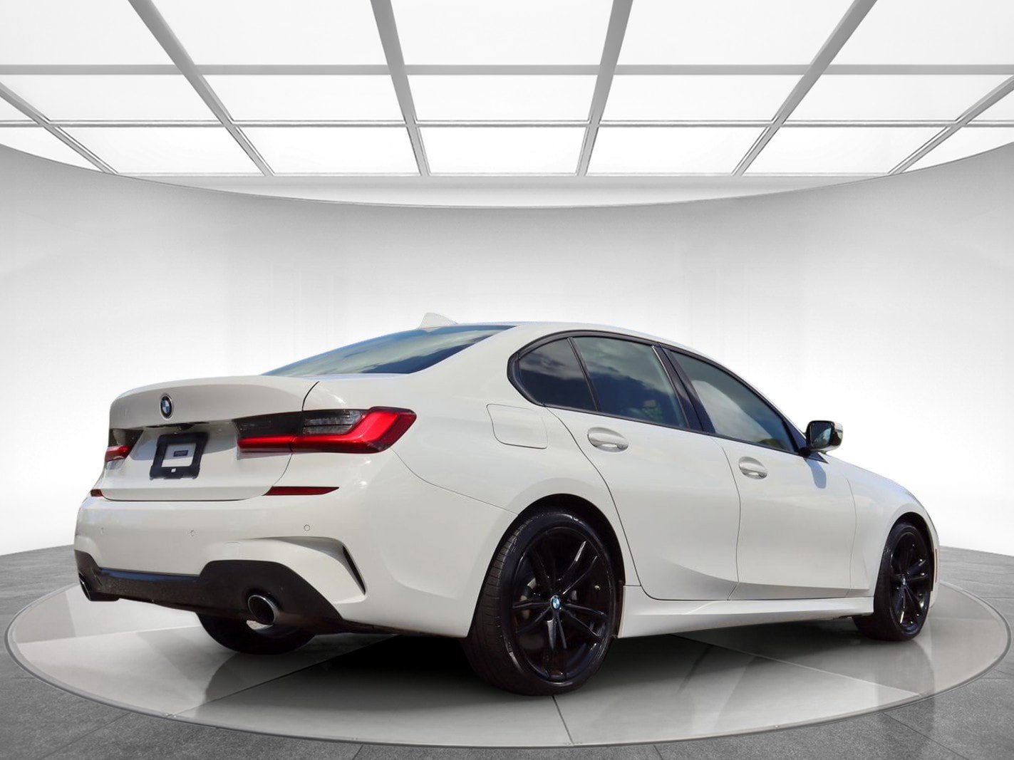 Used 2019 BMW 330i xDrive Sedan w/ M Sport Package AWD/4WD image 6