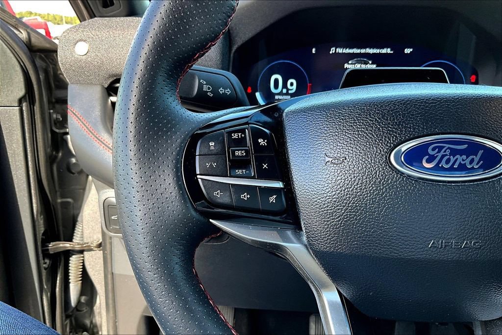 Used 2025 Ford Explorer ST-Line w/ Premium Package RWD image 13