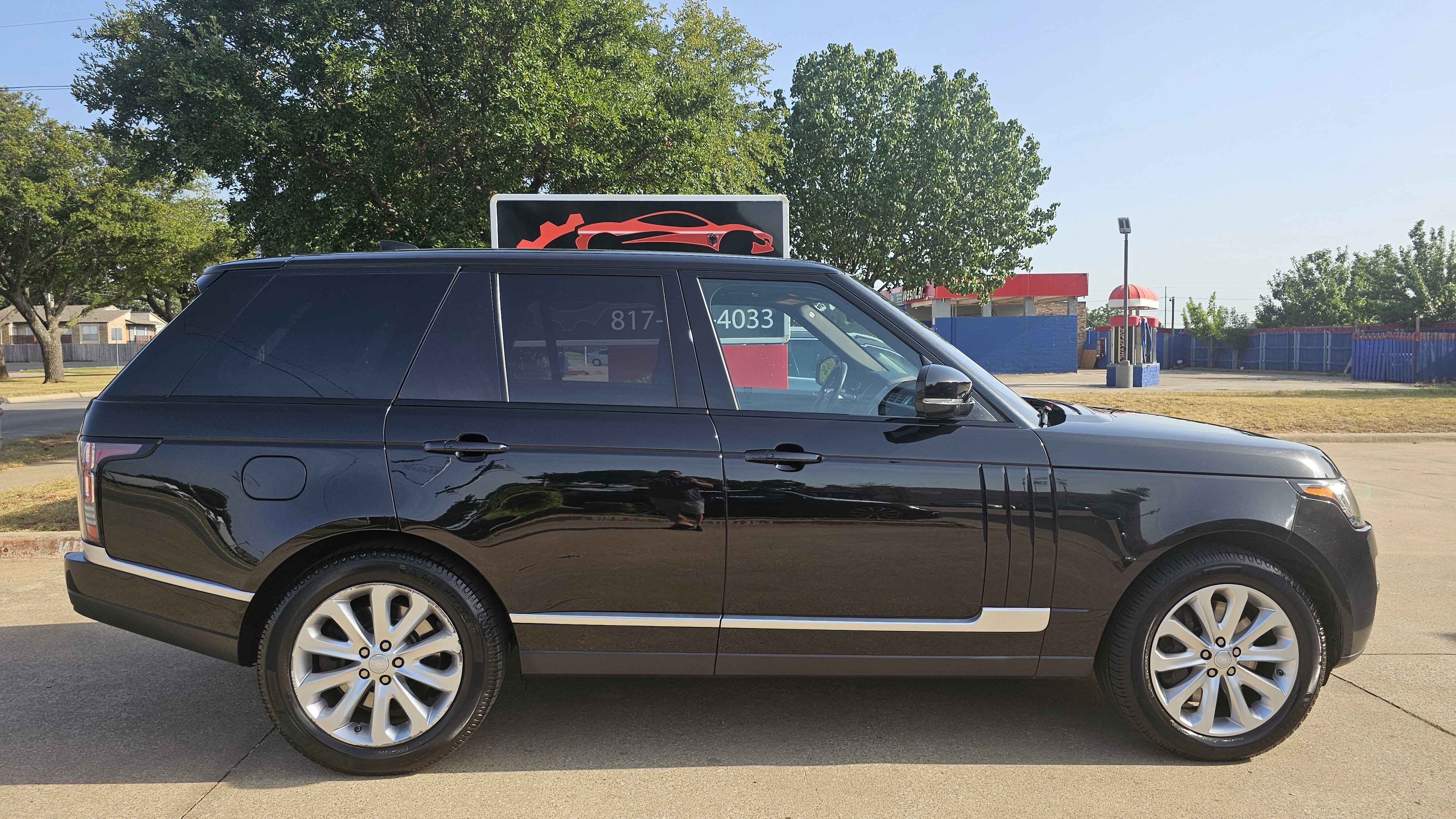 Used 2017 Land Rover Range Rover HSE image 7