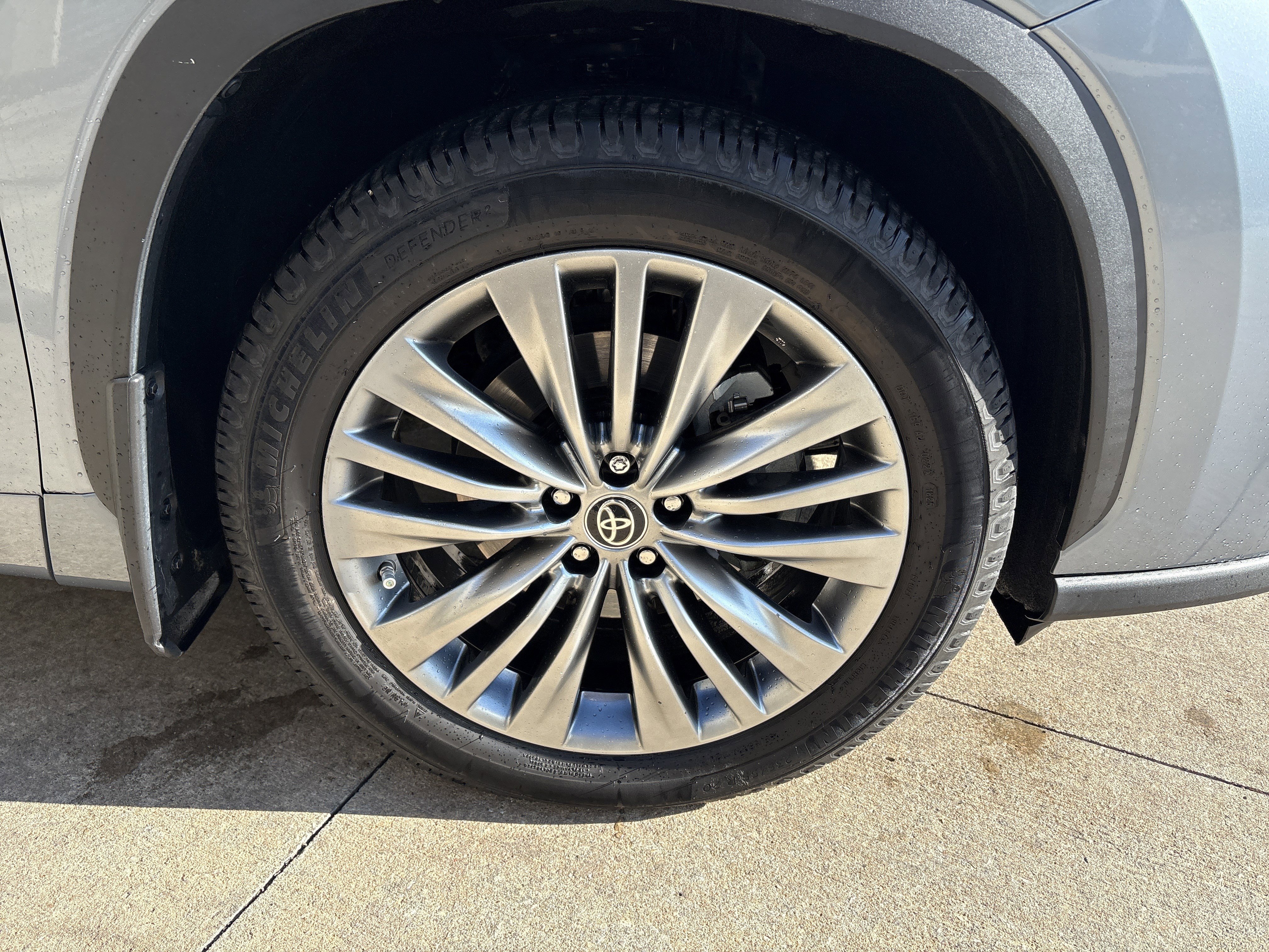 Used 2022 Toyota Highlander Platinum image 12