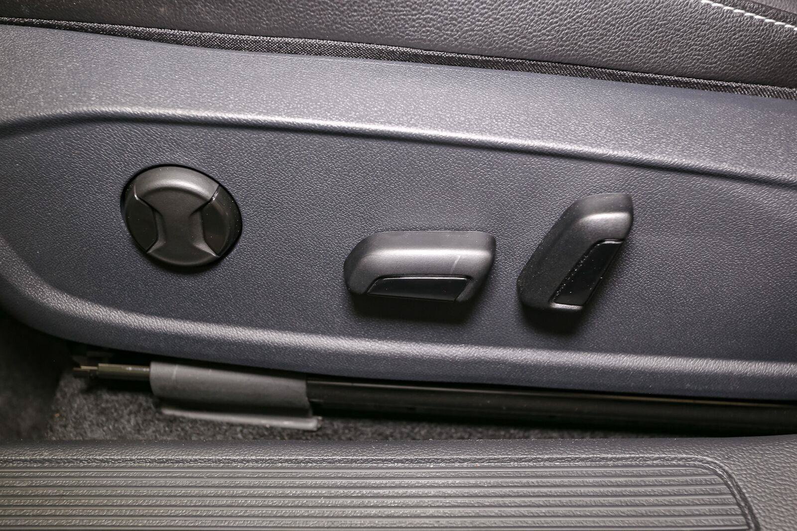 Certified 2026 Volkswagen Jetta SE FWD image 41