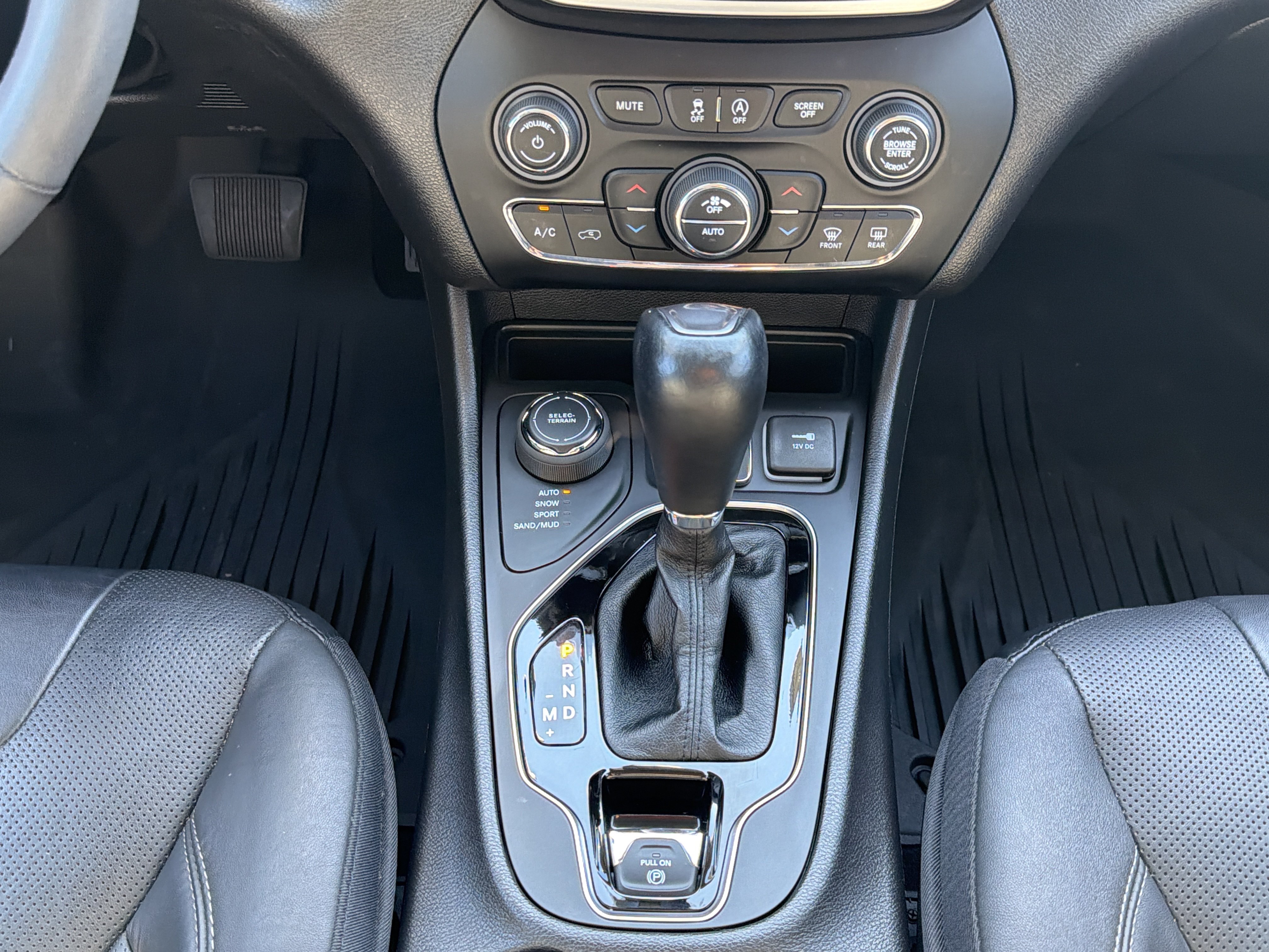 Used 2021 Jeep Cherokee Limited w/ Mopar Interior Package AWD/4WD image 20