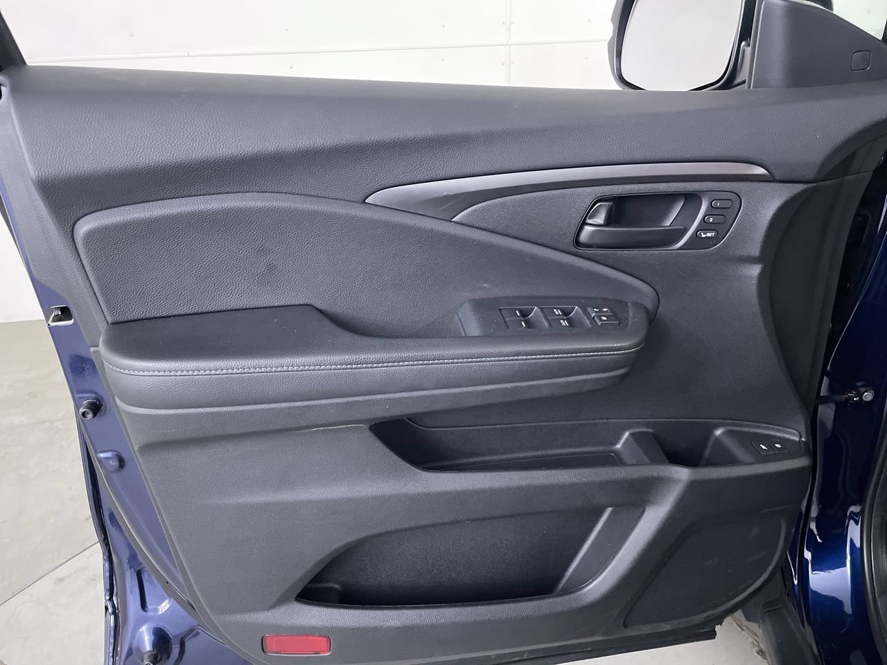 Used 2023 Honda Passport EX-L image 10