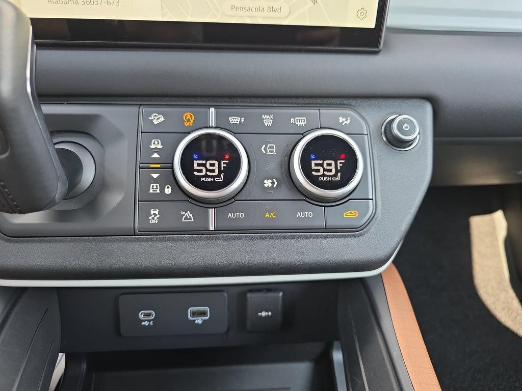 Used 2024 Land Rover Defender 130 X-Dynamic SE AWD/4WD image 25