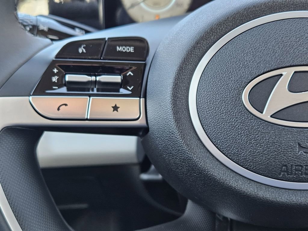 New 2025 Hyundai Elantra Limited FWD image 29