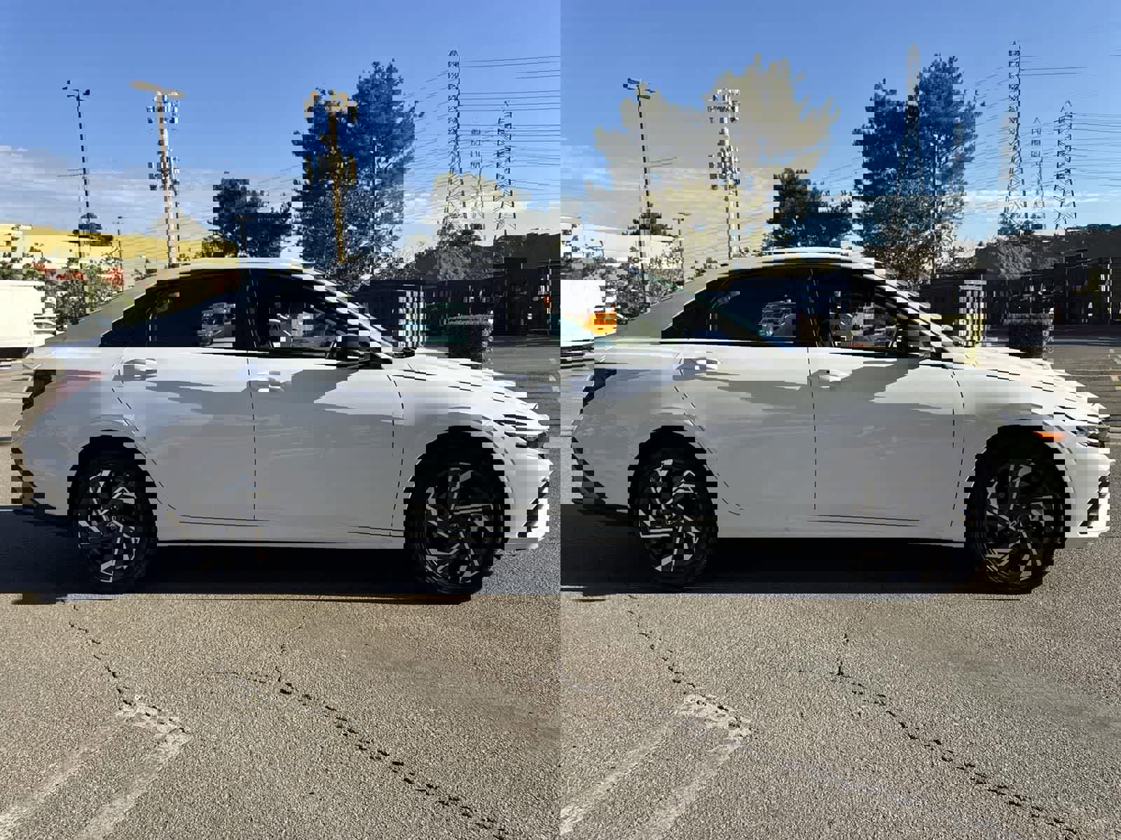 Certified 2025 Hyundai Elantra SEL image 3