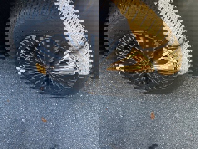 Used 2025 Volkswagen Taos SE image 6