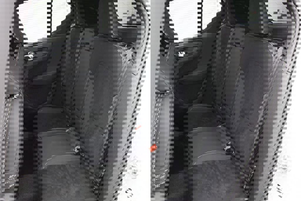 Used 2025 Volvo XC40 B5 Plus image 12