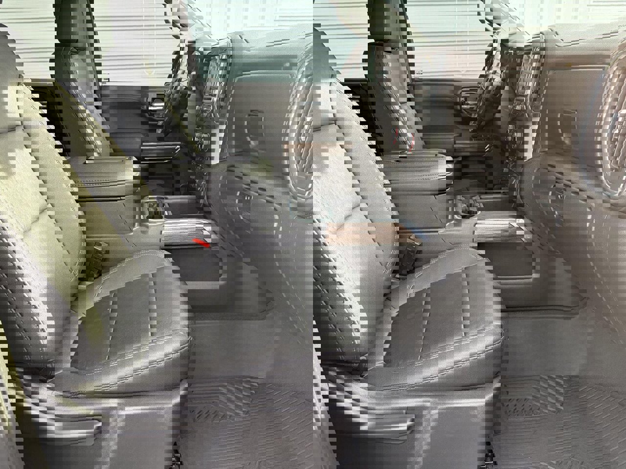 Used 2021 Chevrolet Silverado 1500 LT Trail Boss w/ Convenience Package II image 31