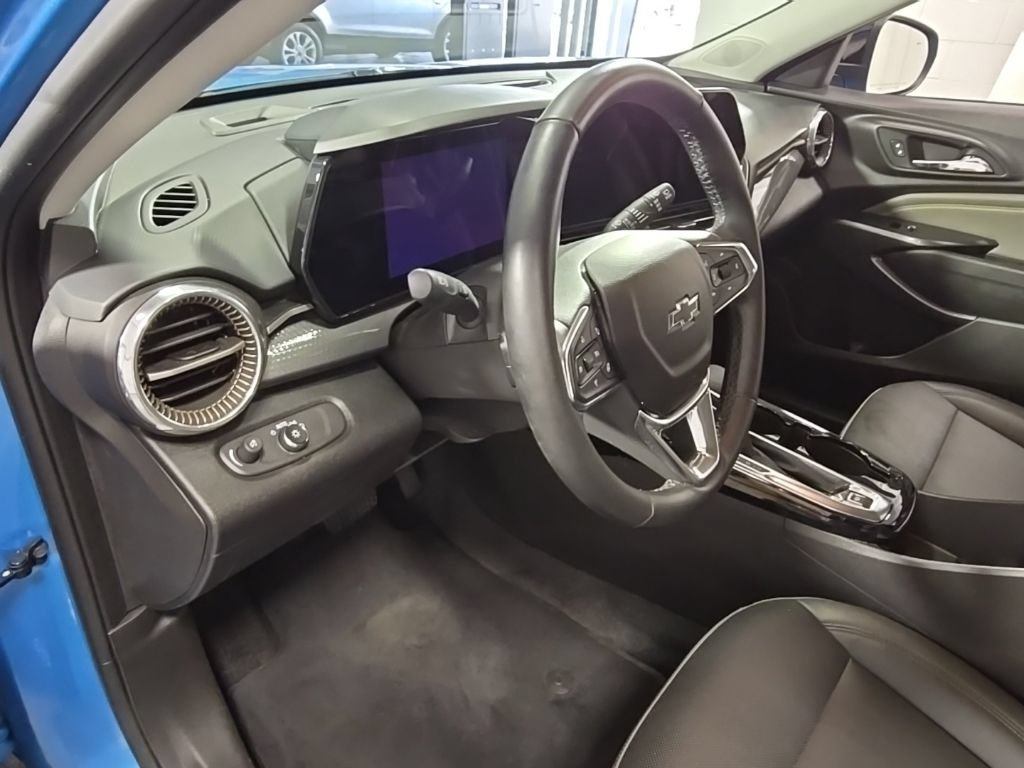 Used 2025 Chevrolet Trax ACTIV w/ Driver Confidence Package FWD image 19