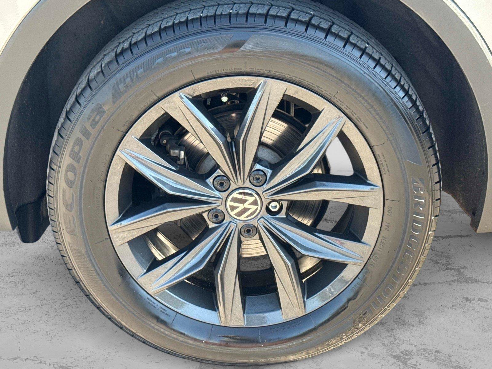 Used 2024 Volkswagen Tiguan SE AWD/4WD image 9