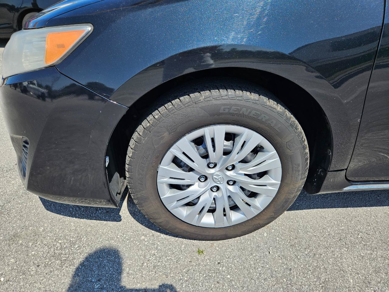 Used 2012 Toyota Camry LE FWD image 10
