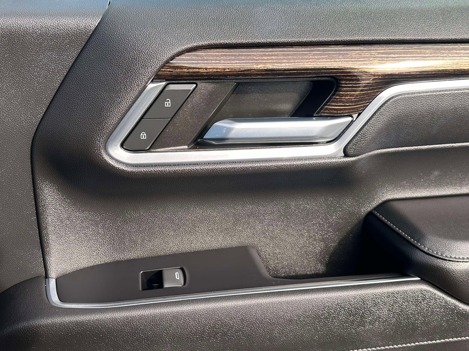 Certified 2023 GMC Sierra 1500 Elevation w/ LPO, Elevation Black Package image 25